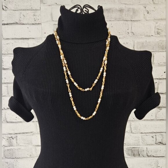 Faux Pearl Linked Together with an Intricate Gold Tone Chain Necklace - Picture 3 of 7